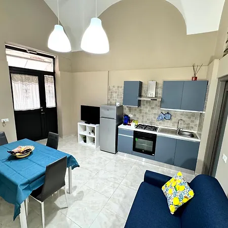 Leonic Apartment *